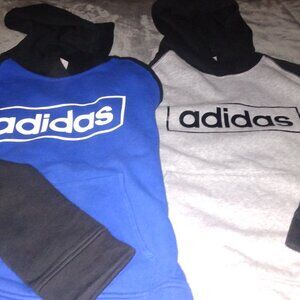 Hooded sweatshirts (2)